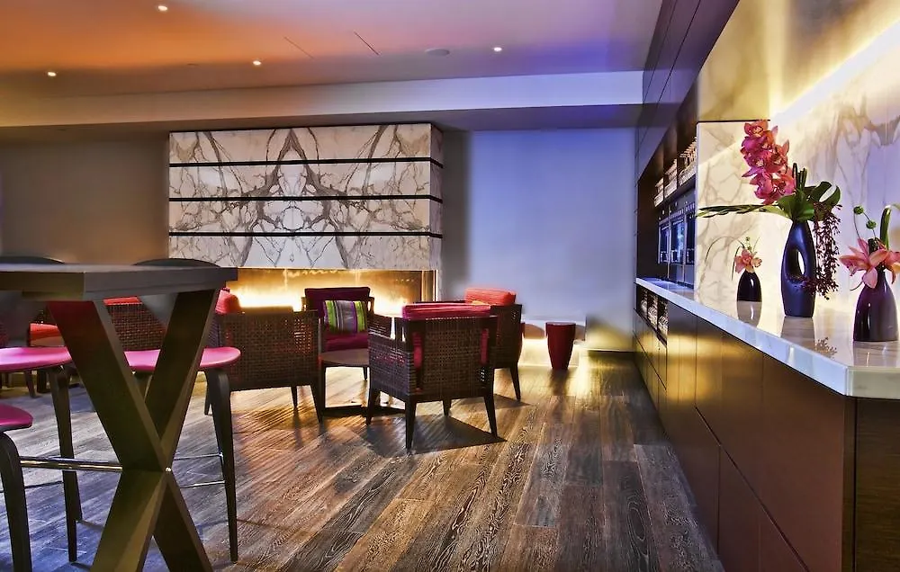 Doubletree By Hilton Montreal Hotell
