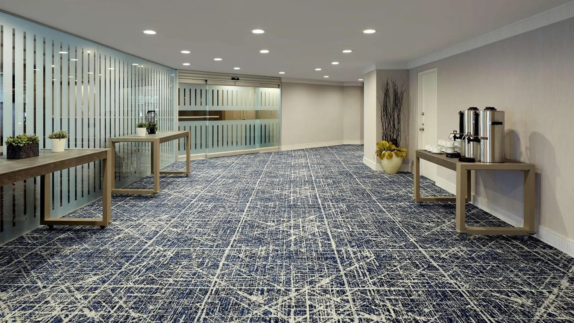 Doubletree By Hilton Montreal Hotel