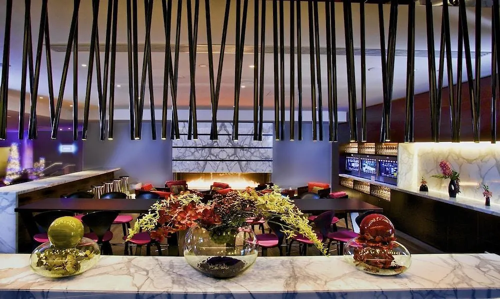 Doubletree By Hilton Montreal Hotel