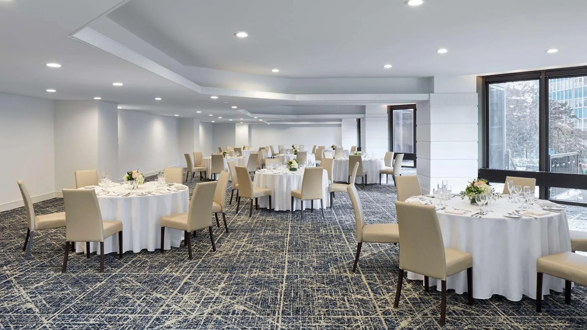 Doubletree By Hilton Montreal Hotel