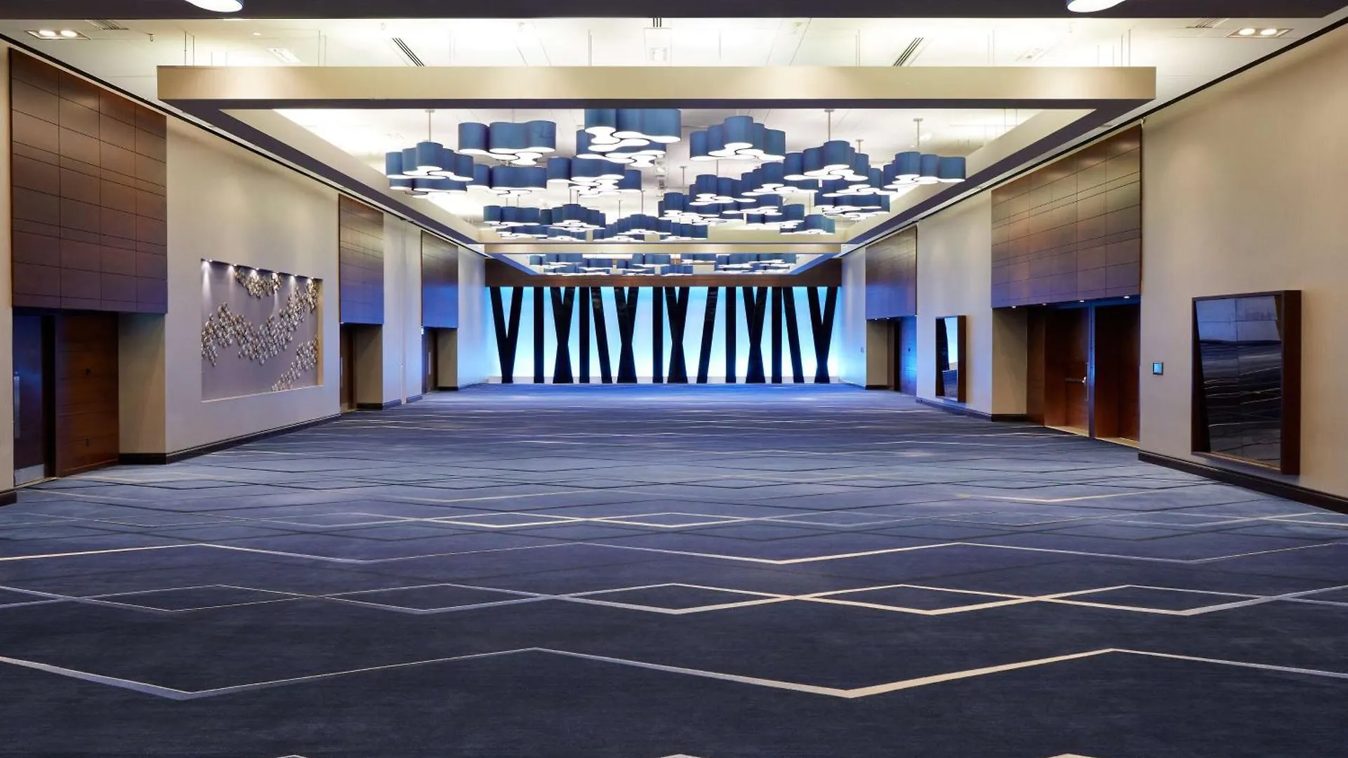 Doubletree By Hilton Montreal Hotel