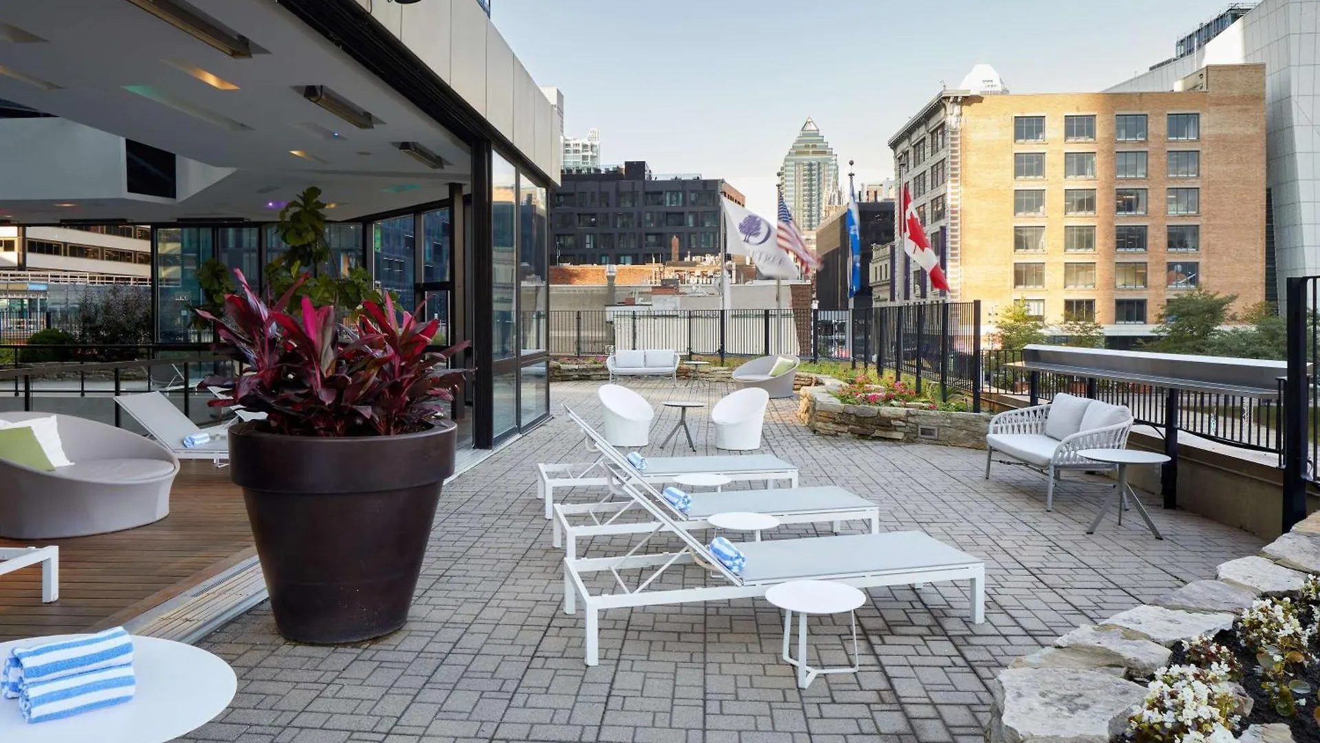 Doubletree By Hilton Montreal Hotel