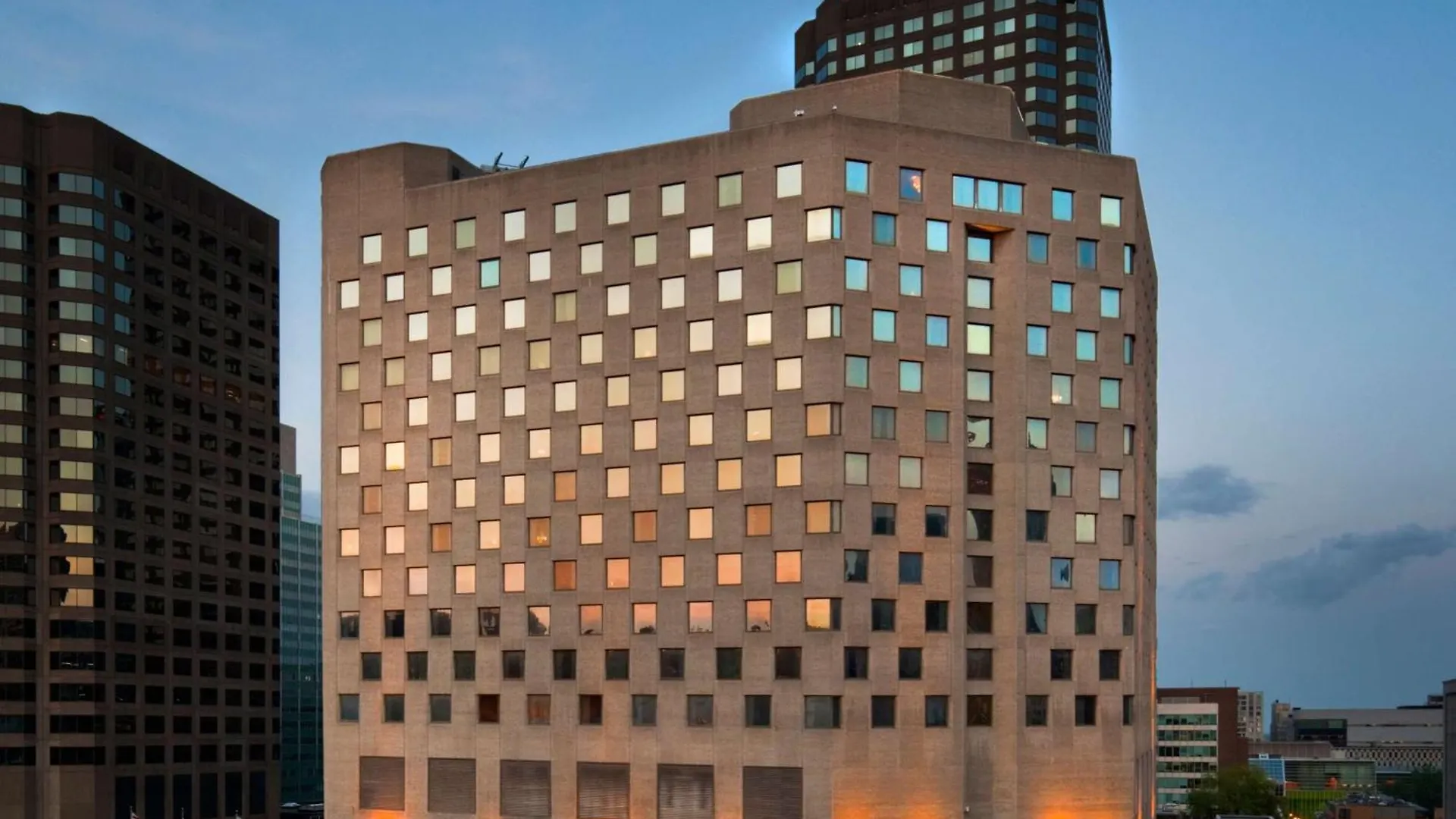 Doubletree By Hilton Montreal Hotel